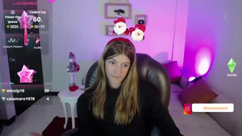 Snapshot of nora_vennucci chatting on 12.17.24 Nora online show from 12.17.24