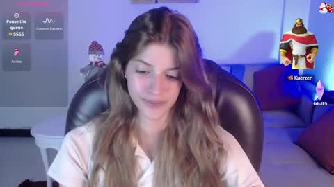 Snapshot of nora_vennucci chatting on 12.20.24 Nora online show from 12.20.24