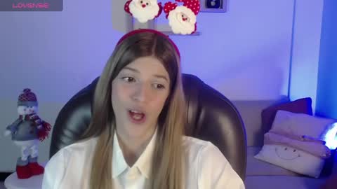 Snapshot of nora_vennucci chatting on 12.22.24 Nora online show from 12.22.24