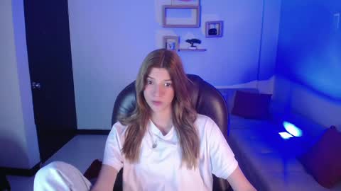 Snapshot of nora_vennucci chatting on 12.31.24 Nora online show from 12.31.24