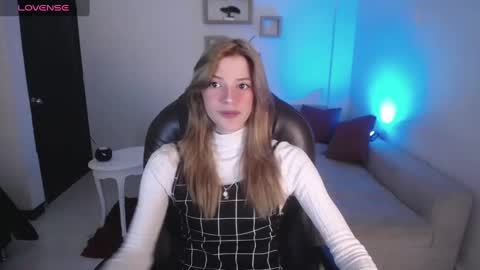 Snapshot of nora_vennucci chatting on 01.26.25 Nora online show from 01.26.25