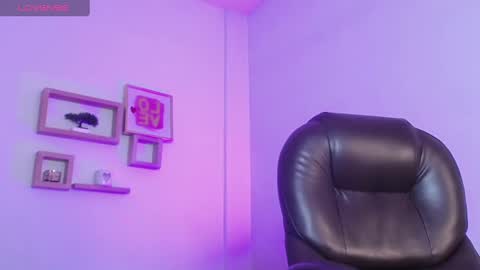 Snapshot of nora_vennucci chatting on 01.28.25 Nora online show from 01.28.25