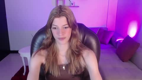 Snapshot of nora_vennucci chatting on 02.05.25 Nora online show from 02.05.25