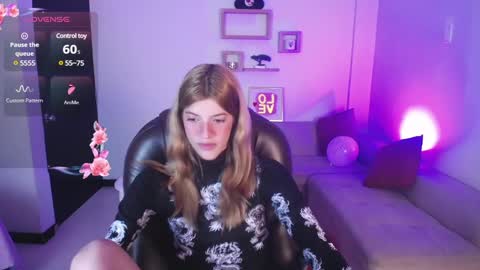 Snapshot of nora_vennucci chatting on 02.15.25 Nora online show from 02.15.25