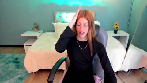 Snapshot of nora_vennucci chatting on 01.09.26 Nora online show from 01.09.26