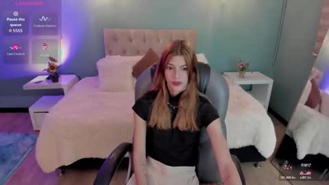 Snapshot of nora_vennucci chatting on 03.04.26 Nora online show from 03.04.26