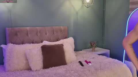 Snapshot of nora_vennucci chatting on 03.18.26 Nora online show from 03.18.26