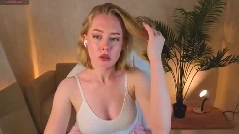 Snapshot of noracollins chatting on 12.15.25 Nora online show from 12.15.25