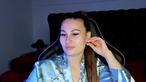 NoraFoxes online show from 11.25.25