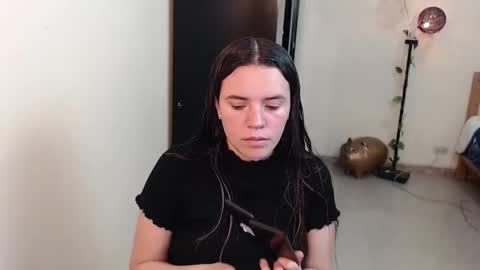 Snapshot of noreen_ chatting on 12.20.24 noreen_ online show from 12.20.24