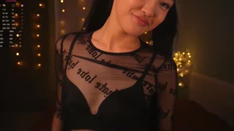 Snapshot of noreenbeckey chatting on 12.05.25 Nore online show from 12.05.25