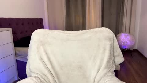 Snapshot of notamericanpie23 chatting on 11.18.25 Tina online show from 11.18.25