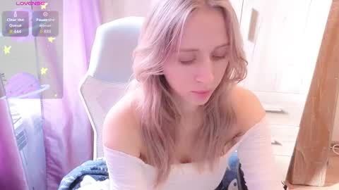 Snapshot of nova_sun chatting on 10.02.25 Mary online show from 10.02.25