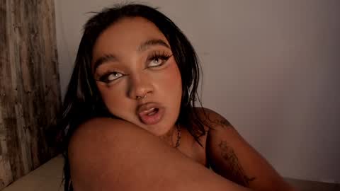 Snapshot of nova_swan chatting on 01.31.25 NOVA online show from 01.31.25