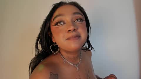 Snapshot of nova_swan chatting on 02.04.25 NOVA online show from 02.04.25