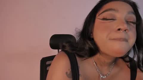 Snapshot of nova_swan chatting on 03.04.25 NOVA online show from 03.04.25