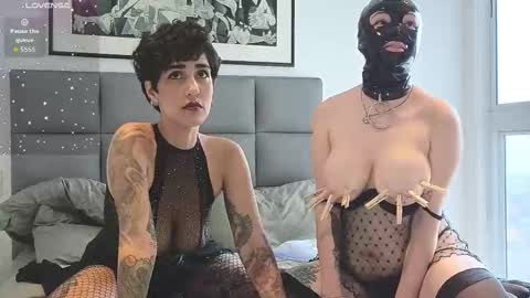 Snapshot of novafet chatting on 10.11.25 nova online show from 10.11.25