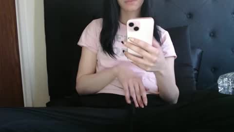 Snapshot of novafrey chatting on 01.12.26 Olivia online show from 01.12.26