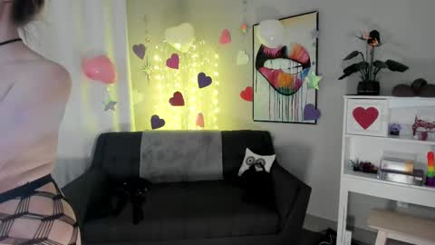 Snapshot of novaharper chatting on 02.17.25 Nova Harper online show from 02.17.25