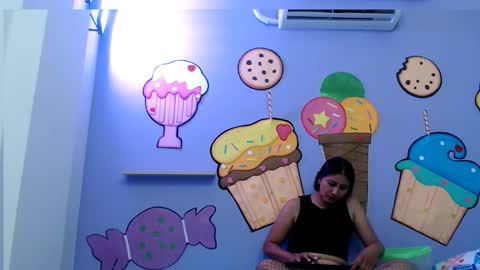 Snapshot of novahot98 chatting on 12.19.25 nova online show from 12.19.25