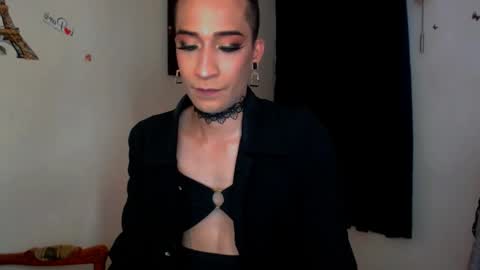 Snapshot of novanyx11 chatting on 09.18.25 Nova... online show from 09.18.25