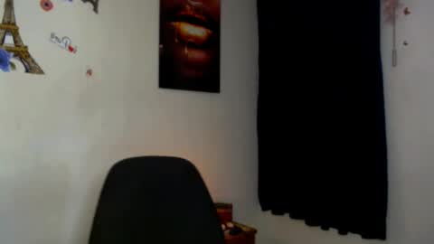 Snapshot of novanyx11 chatting on 09.25.25 Nova... online show from 09.25.25