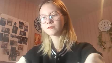 Snapshot of novellahartig chatting on 02.09.26 Sari It is my first day online show from 02.09.26