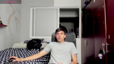 Snapshot of noxx_stark chatting on 11.22.25 Noxx online show from 11.22.25