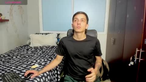 Snapshot of noxx_stark chatting on 11.22.25 Noxx online show from 11.22.25