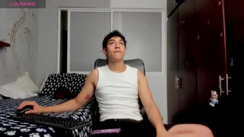 Snapshot of noxx_stark chatting on 11.24.25 Noxx online show from 11.24.25