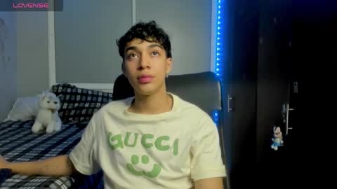 Snapshot of noxx_stark chatting on 12.04.25 Noxx online show from 12.04.25