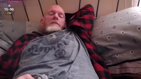 Snapshot of nsgingerdad chatting on 01.12.25 NSGingerDad online show from 01.12.25