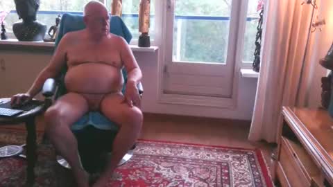 Snapshot of nudejohn chatting on 11.14.25 Nudejohn online show from 11.14.25