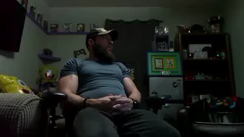 Awwwww Hey Sweetie Pies. Welcome To The Sweetie Pie Lounge. Enjoy The Dad-Cast. SweetCorny Fun-loving Dad Talk. online show from 09.15.25