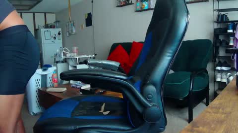 Snapshot of nuttyxmusk chatting on 05.06.26 Check the links online show from 05.06.26