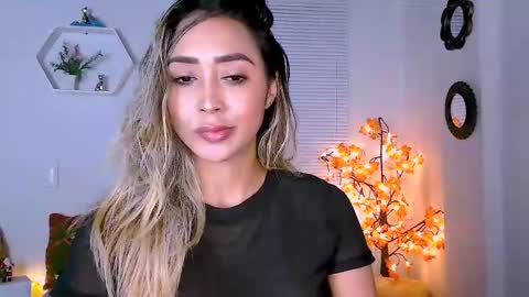 Nycole online show from 12.11.24