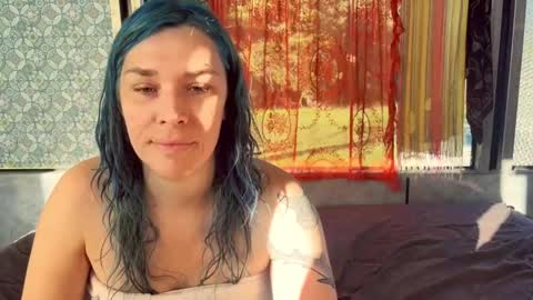 Creamy Grapefruit online show from 10.13.25