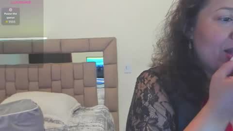 nyomi browm online show from 11.11.25