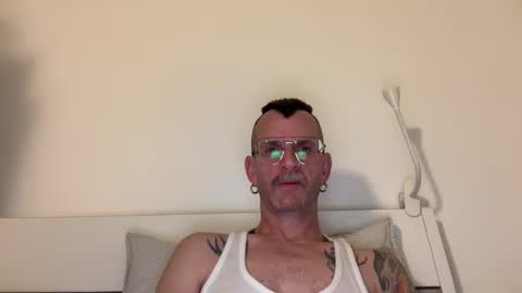 Snapshot of o_johnny_deep_o chatting on 02.13.26 Jonathan Deep online show from 02.13.26