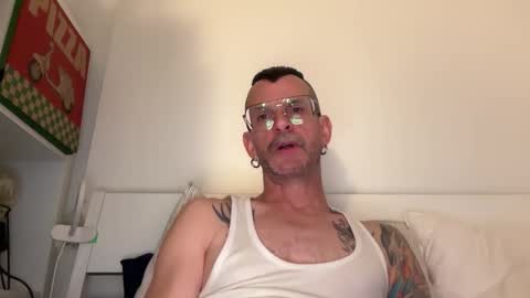 Snapshot of o_johnny_deep_o chatting on 02.14.26 Jonathan Deep online show from 02.14.26