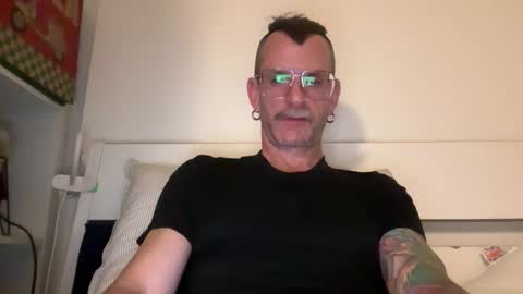 Snapshot of o_johnny_deep_o chatting on 02.18.26 Jonathan Deep online show from 02.18.26