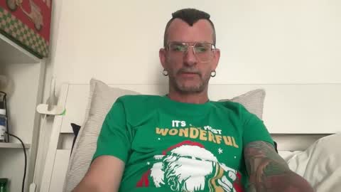 Snapshot of o_johnny_deep_o chatting on 02.20.26 Jonathan Deep online show from 02.20.26