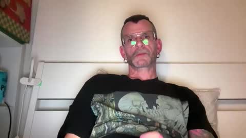 Snapshot of o_johnny_deep_o chatting on 02.23.26 Jonathan Deep online show from 02.23.26