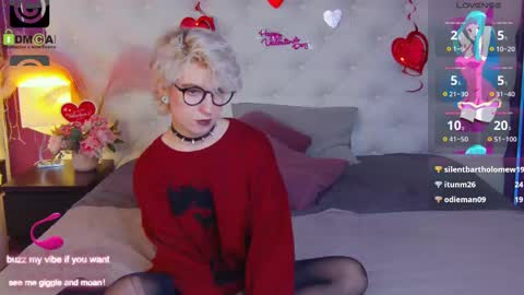 Snapshot of obedientt_ chatting on 02.11.25 Moonlight online show from 02.11.25