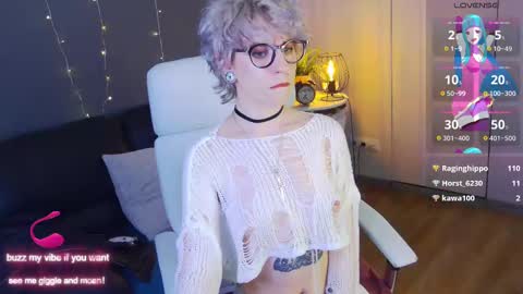 Snapshot of obedientt_ chatting on 03.04.25 Moonlight online show from 03.04.25