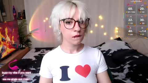 Snapshot of obedientt_ chatting on 11.24.25 Moonlight online show from 11.24.25