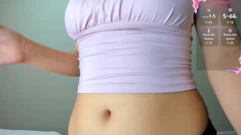 Snapshot of obokozu_mai chatting on 10.30.25 Leila online show from 10.30.25