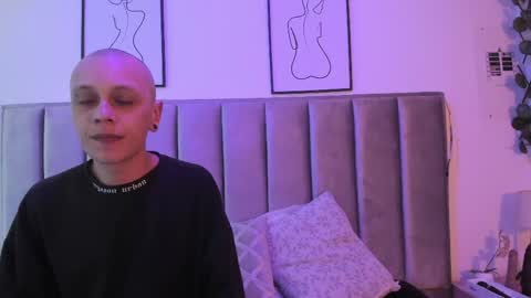 Sara Help me reach 1000 followers online show from 04.11.26