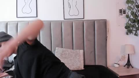 Sara Help me reach 1000 followers online show from 04.14.26