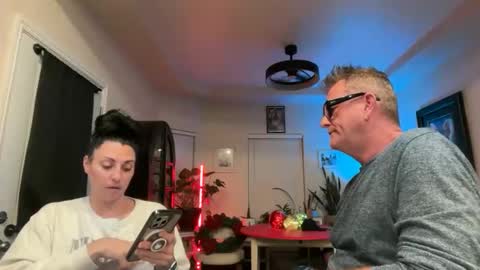 SimplyUs online show from 11.19.25